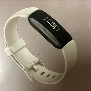 Fitbit Inspire 2 Fitness tracker with white band
